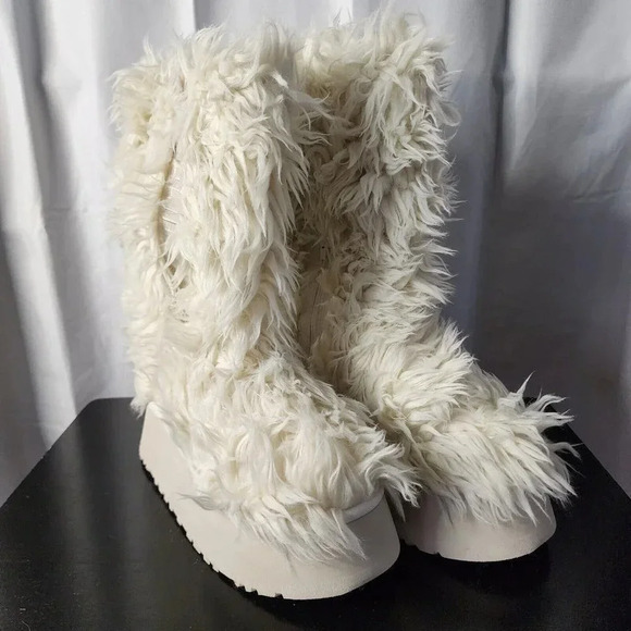 UGG WHITE FLUFF MOMMA SUGAR FAUX FUR PLATFORM BOOTS, US 5/ EUR 36 NEW - Picture 2 of 11
